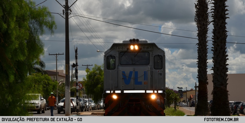 VLI EMD GT46AC 8187 em Catalão GO 