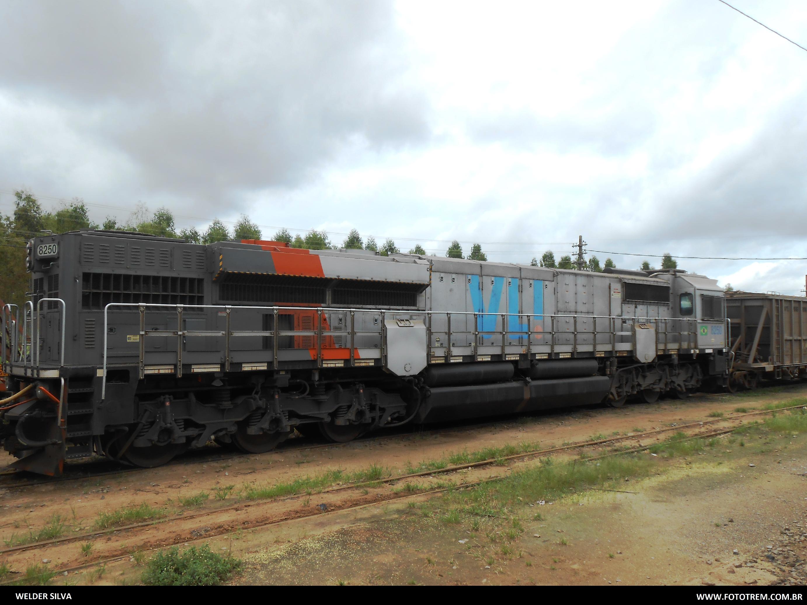 VLI EMD GT46AC 8250 em Goiandira GO 