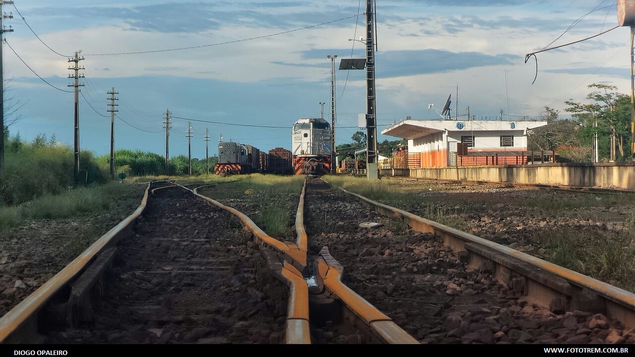 VLI EMD SD70ACe 8347 em Goiandira GO 