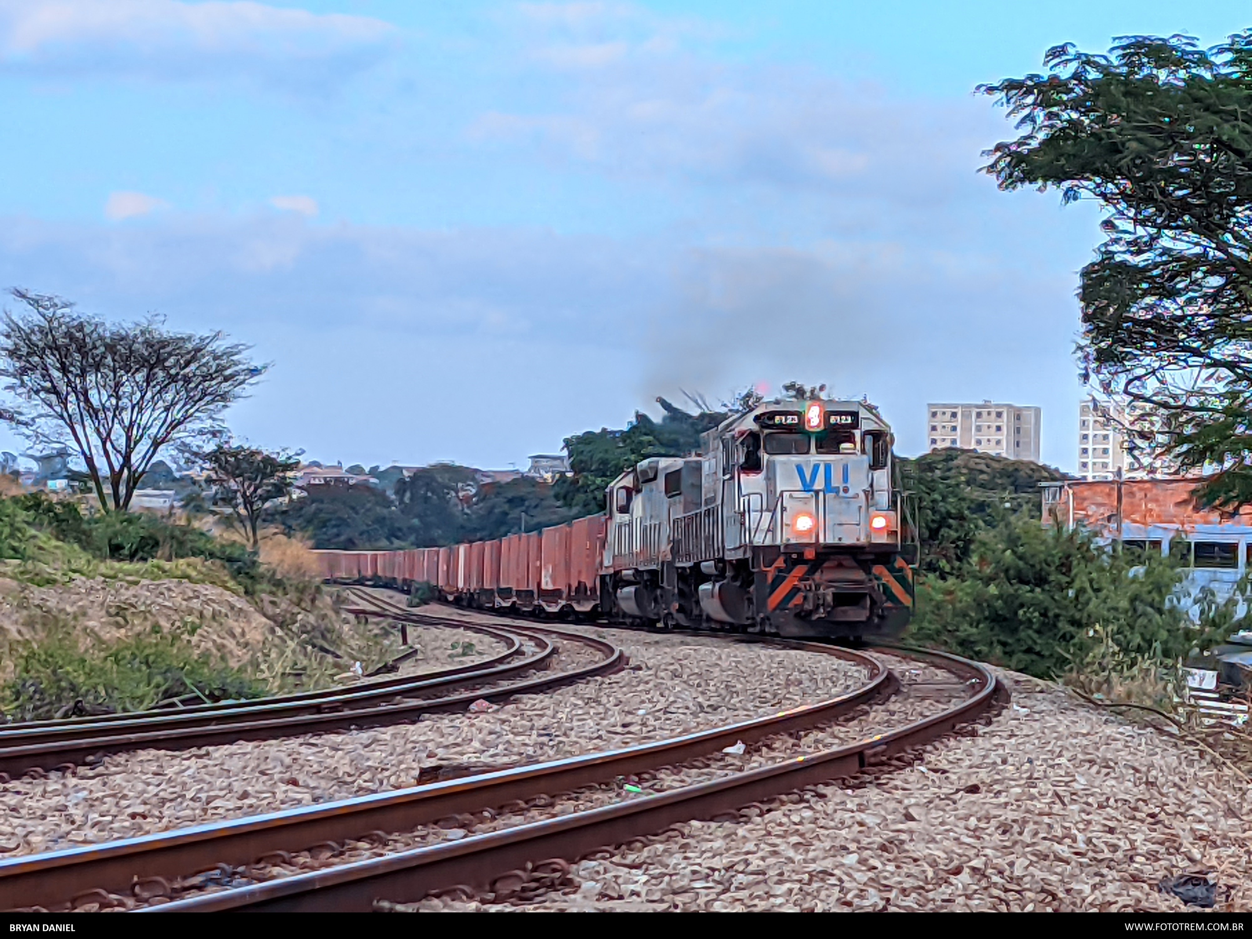 VLI EMD BB40-T2 8123 em Betim MG 