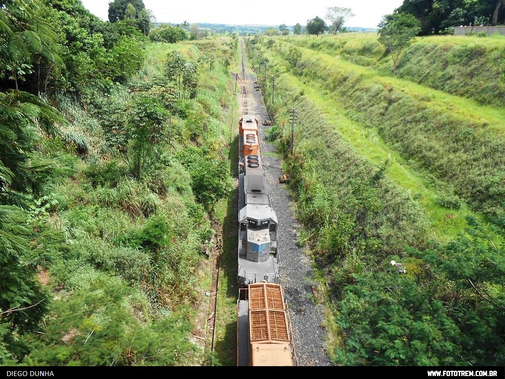 VLI EMD BB40-2 8142 em Goiandira GO 