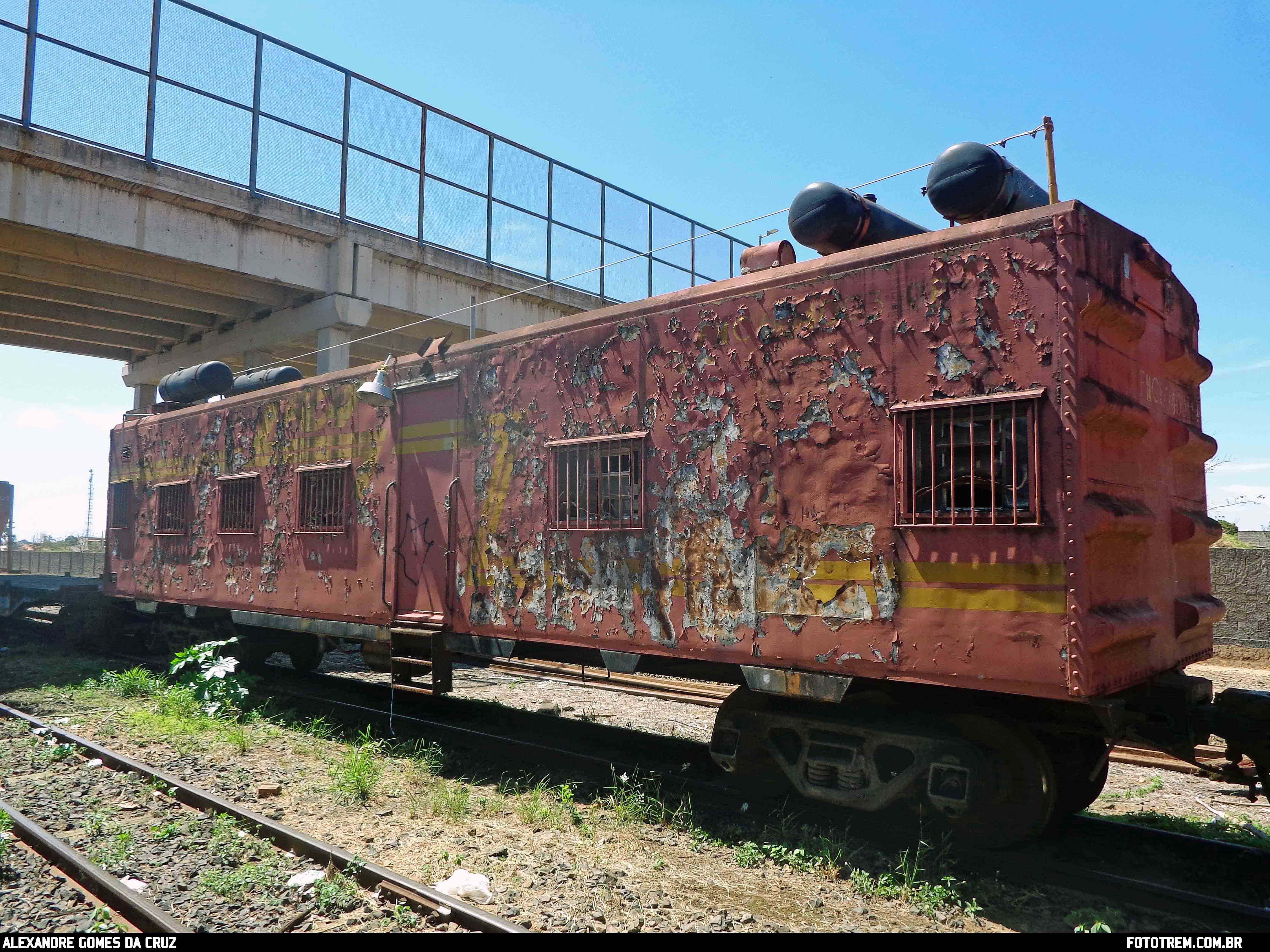 Foto Trem - FCA Vagão FNC604003-9E em Araguari - MG