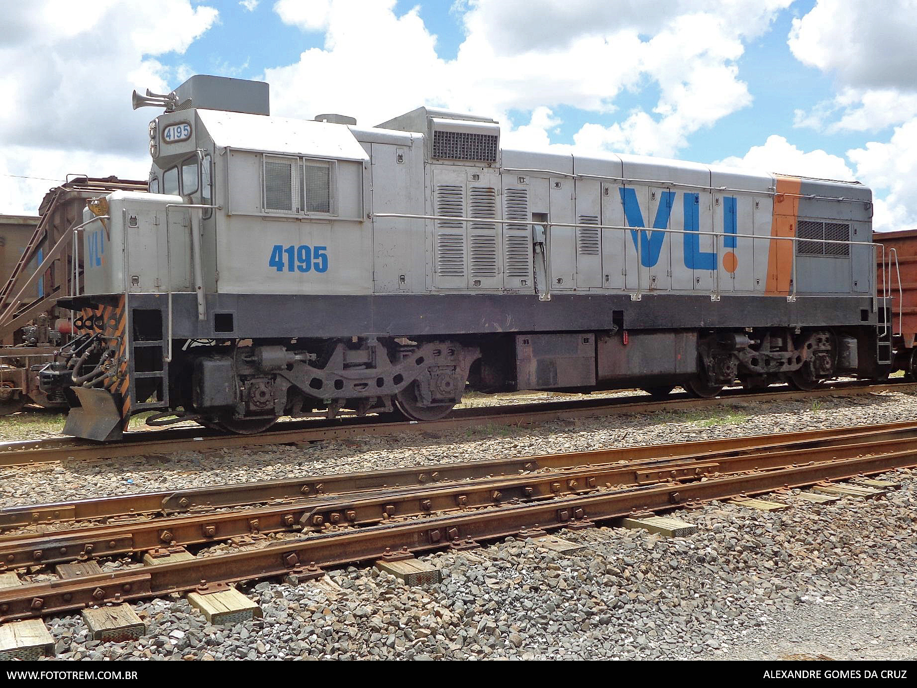 Foto Trem - VLI EMD GM G12 4195 em Goiandira - GO