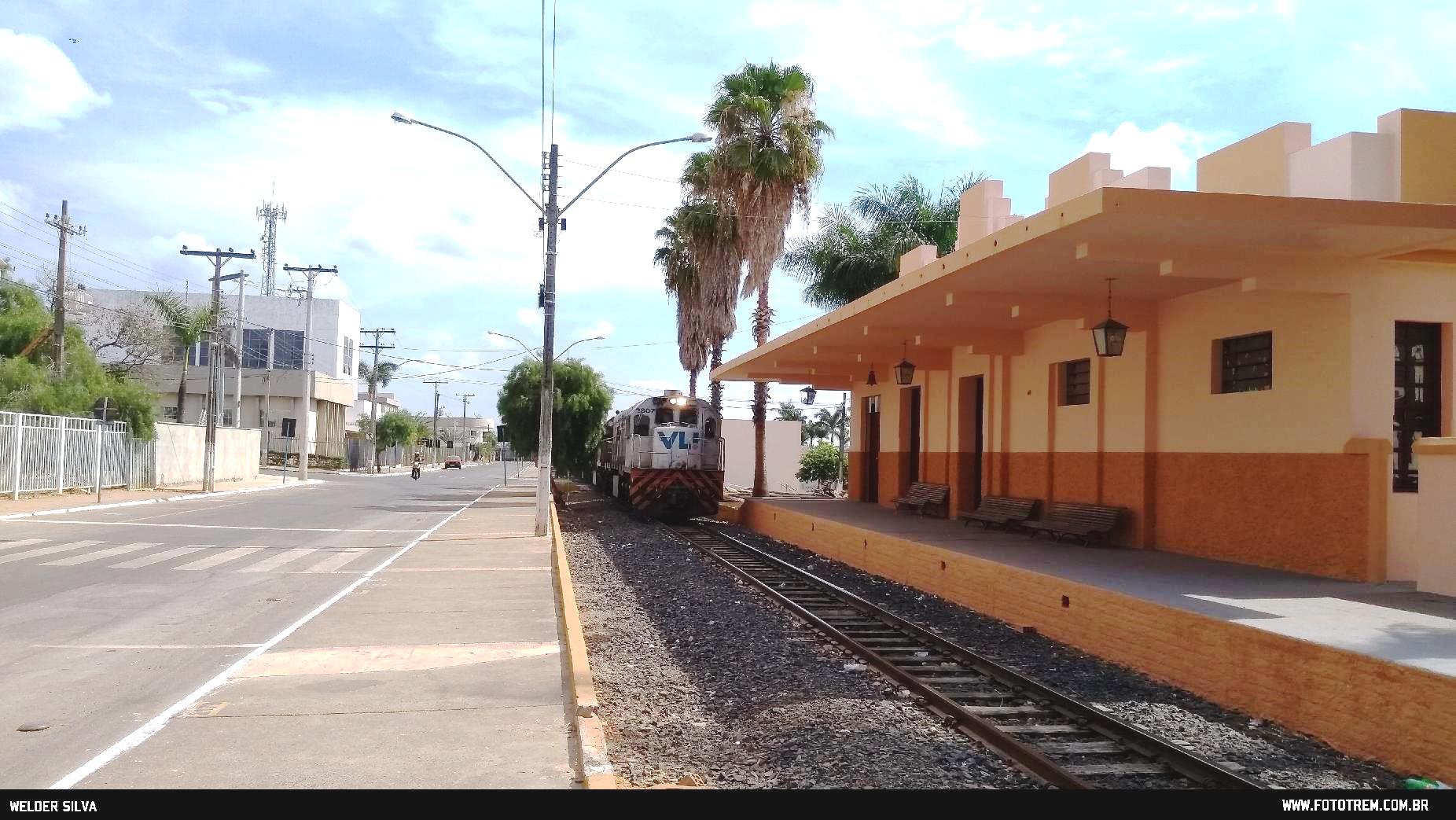 Foto Trem - VLI GE U22C 2807 em Catalão - GO