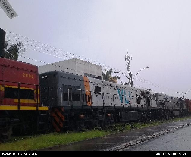 Foto Trem - VLI GE U22C 2810 em Catalão - GO