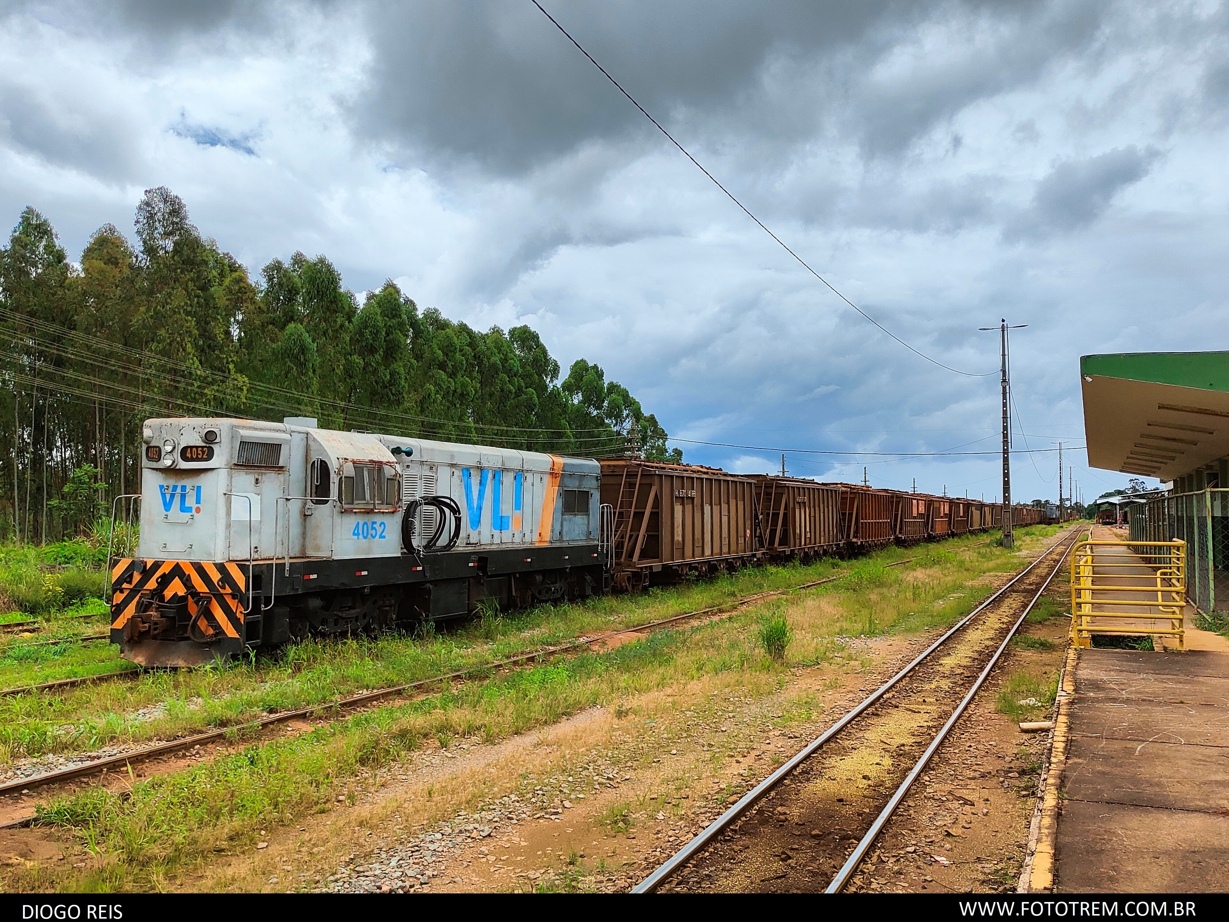 Foto Trem - VLI EMD GM G8 4052 em Goiandira - GO