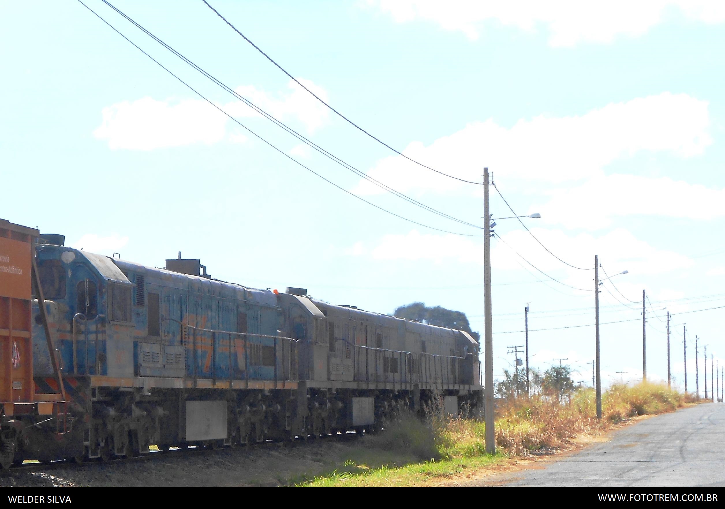 Foto Trem - FCA GE U22C 2803 em Catalão - GO