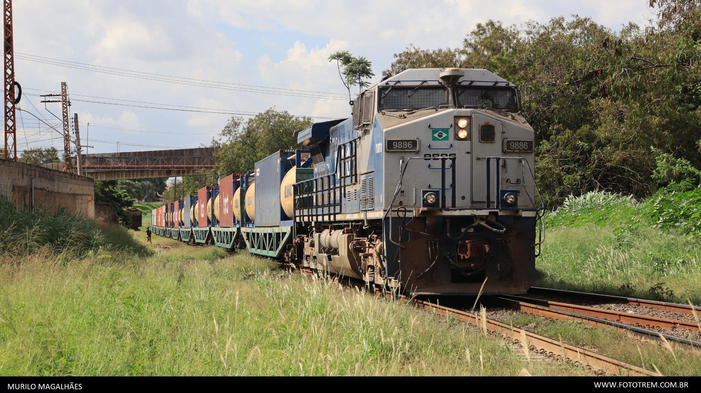 Foto Trem - Rumo GE AC44i 9886 em Limeira - SP