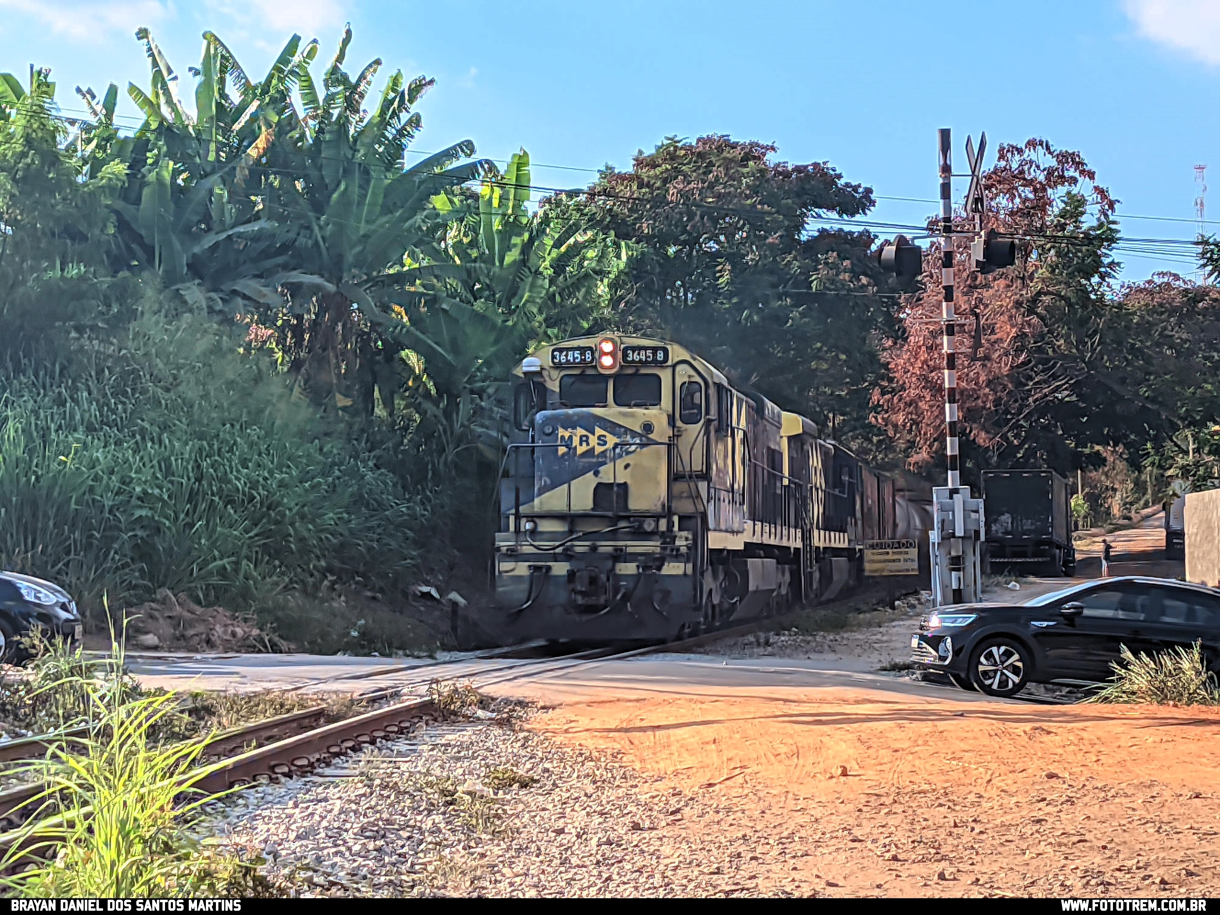 Foto Trem - MRS GE U23C 3645-8 em Betim - MG