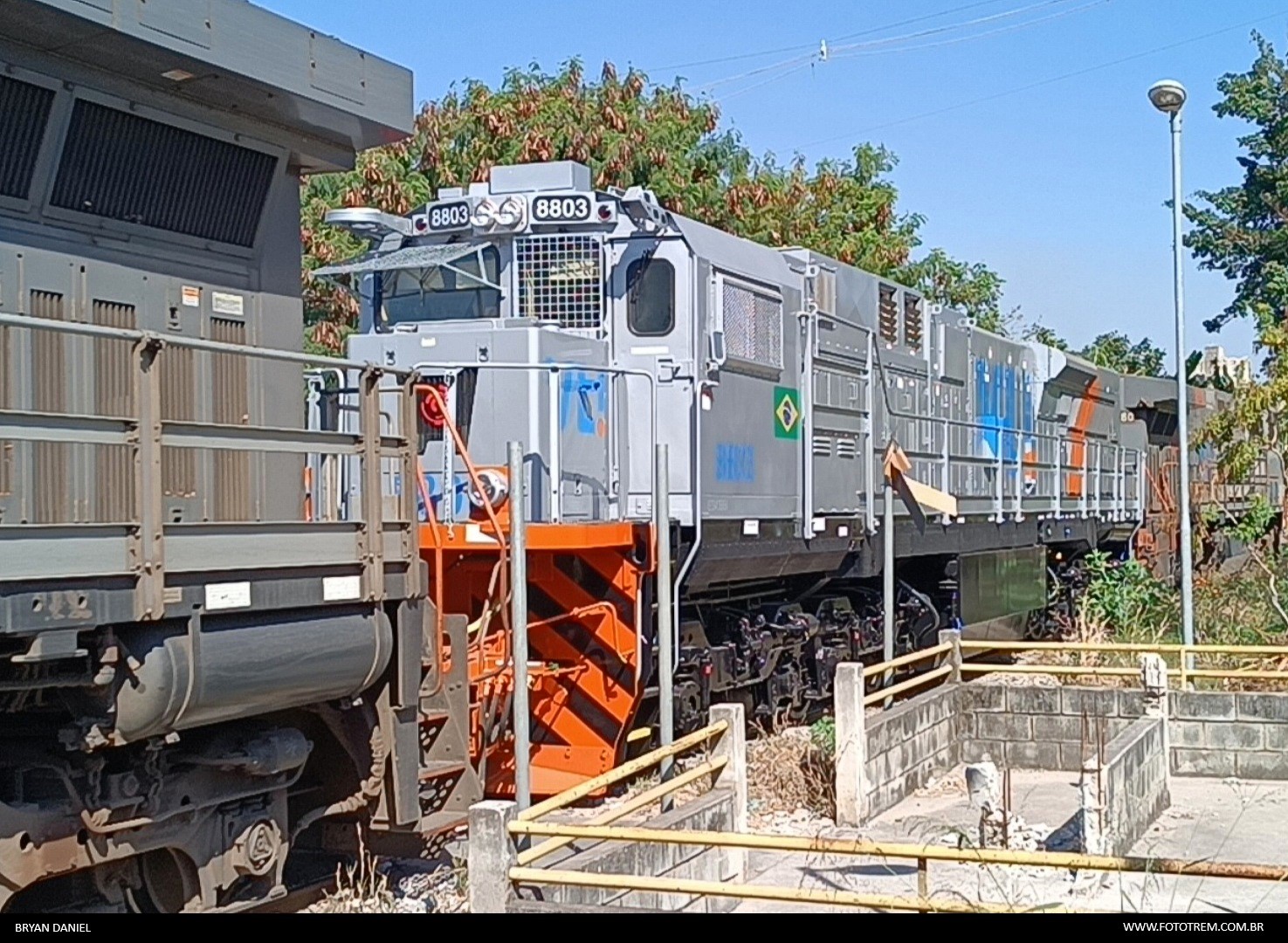 Foto Trem - VLI WABTEC ES43bbi 8803 em Betim - MG